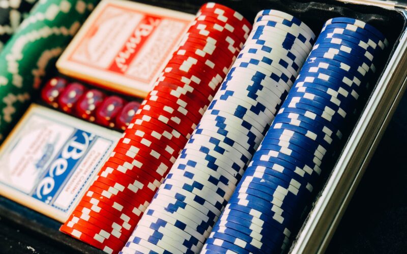 Vilken Färg är Starkast i Poker? Förklarat!